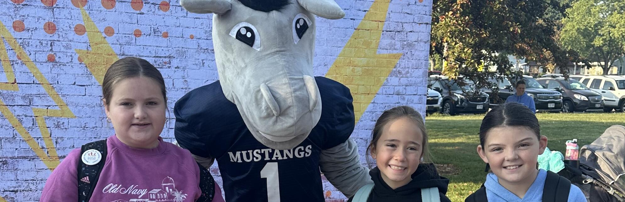 Students with Marty the Mustang
